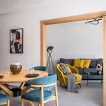 Loggia Suites By Good Life